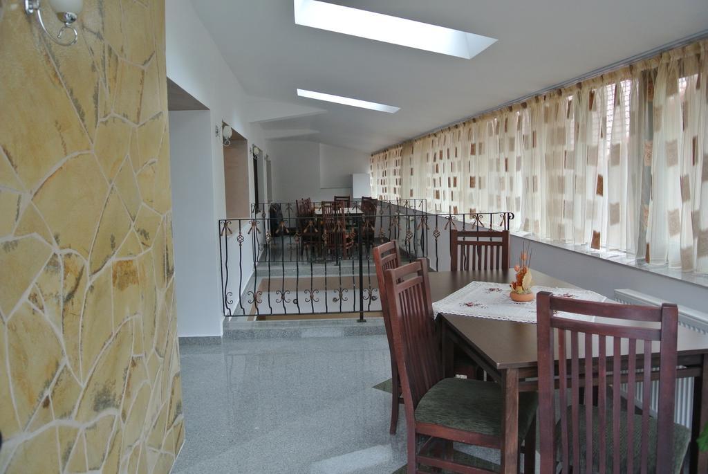 Pensiune Restaurant Piatra Craiului Dîmbovicioara Εξωτερικό φωτογραφία