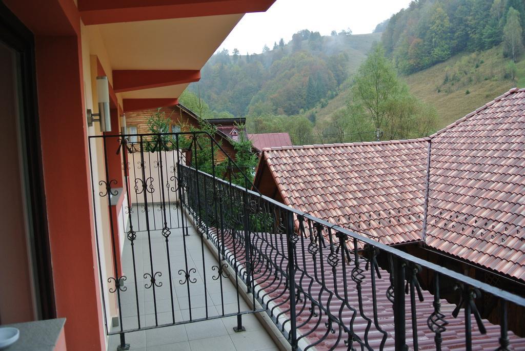 Pensiune Restaurant Piatra Craiului Dîmbovicioara Εξωτερικό φωτογραφία