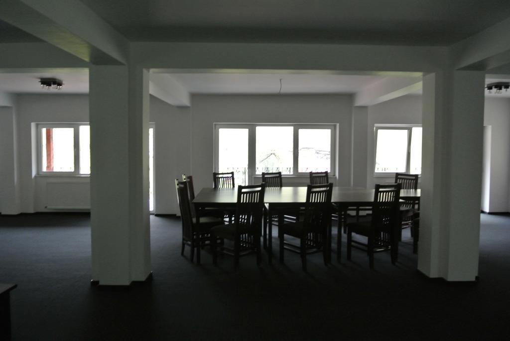 Pensiune Restaurant Piatra Craiului Dîmbovicioara Εξωτερικό φωτογραφία